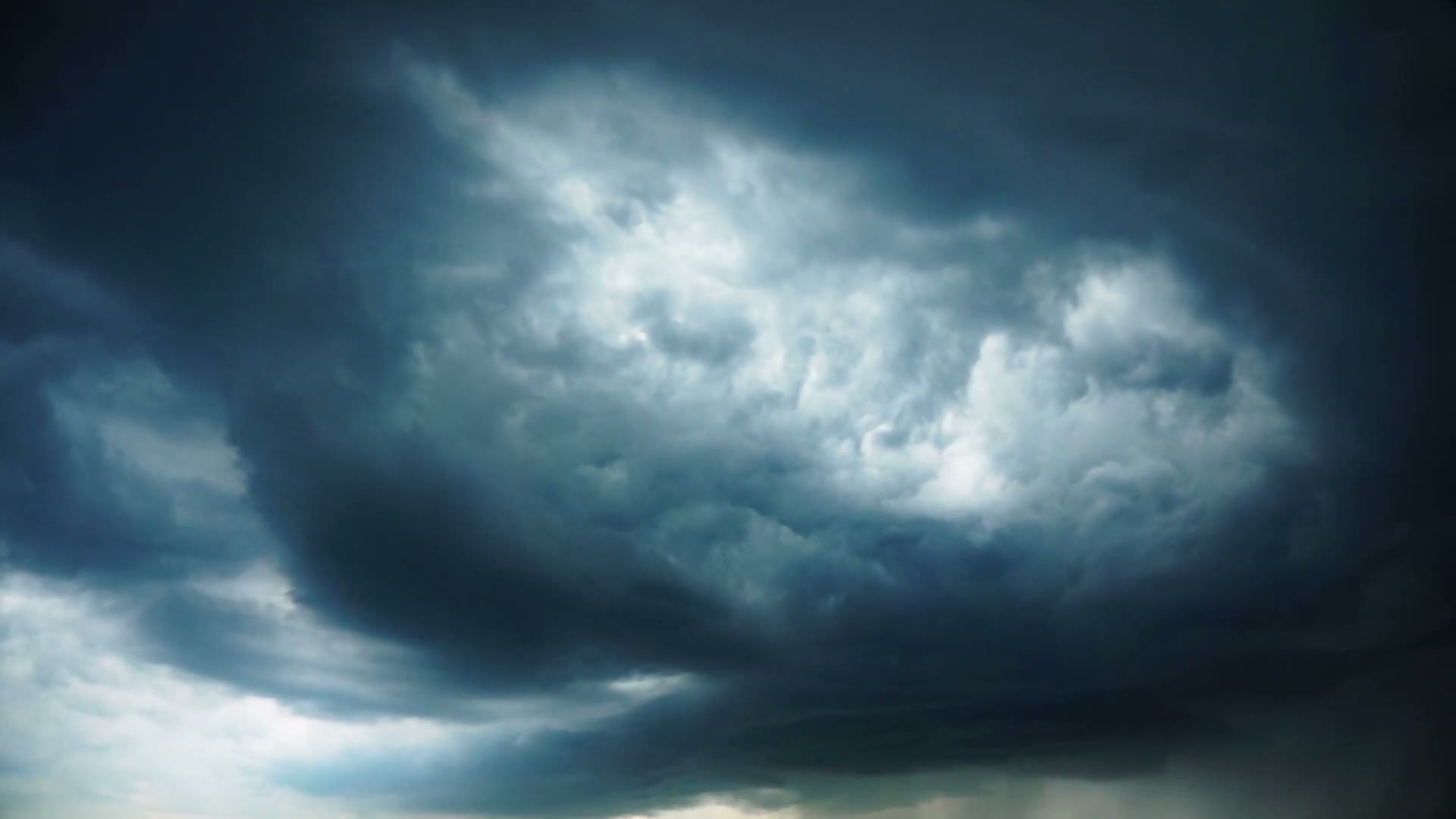 clouds-rolling-in.mp4