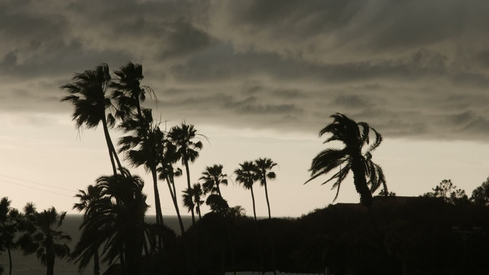 dark-storm-clouds-roll-in-before-a-thunderstorm-in.mp4