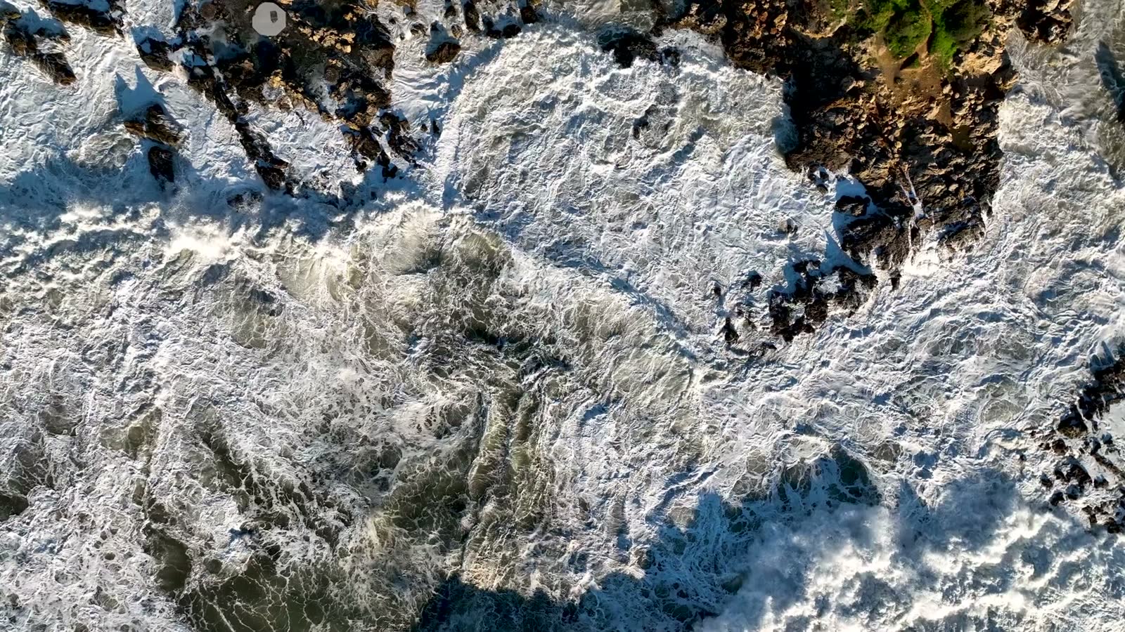 grand-storm-waves-aerial-view-4-k.mp4