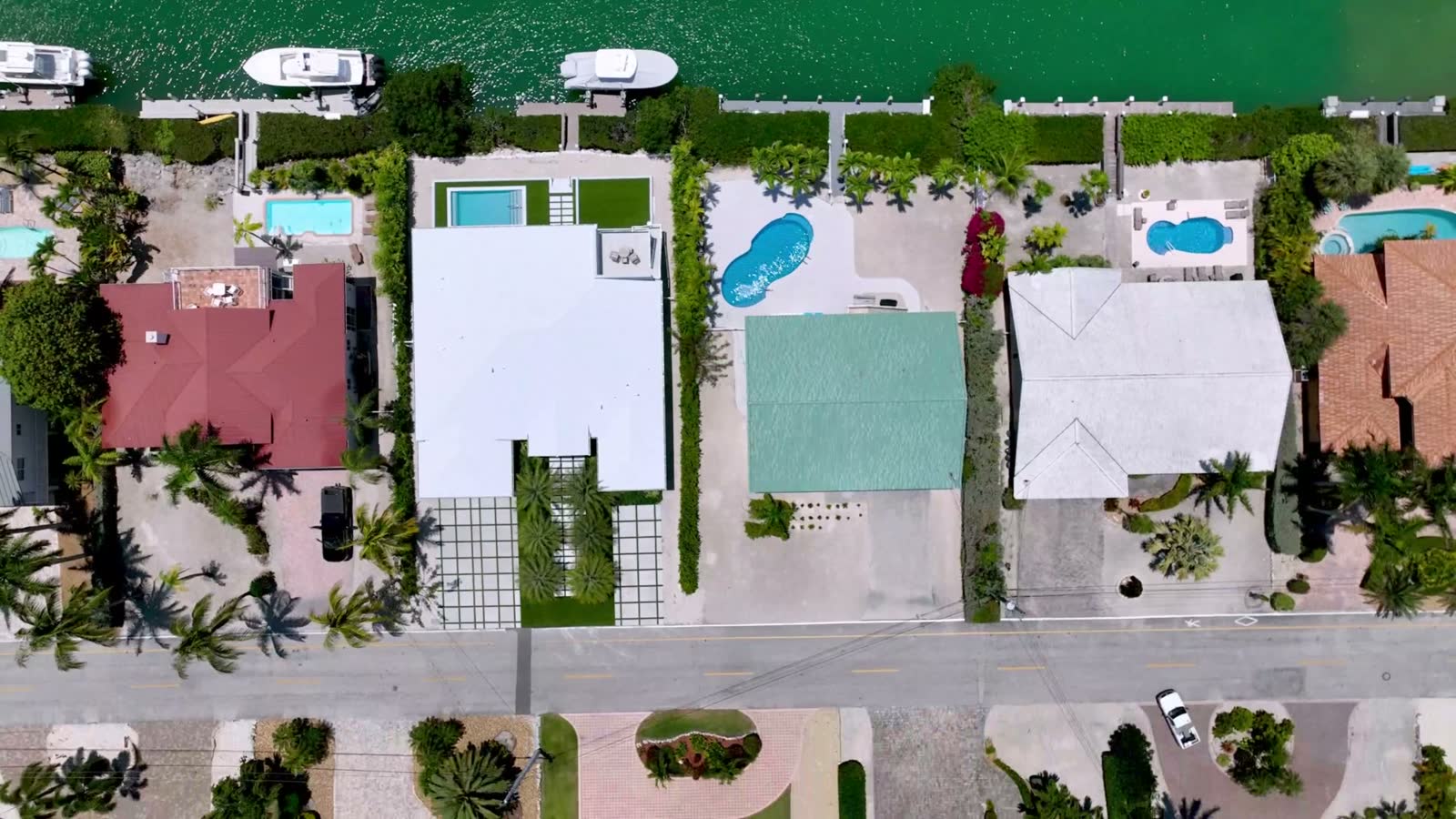 homes-and-pools-in-marathon-florida.mp4