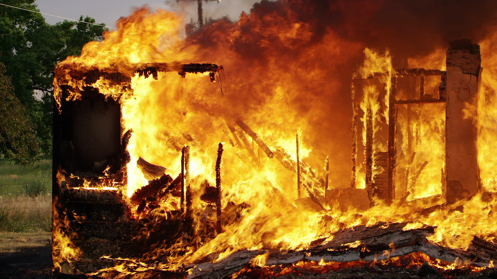 house-engulfed-in-flames-and-burning.mp4