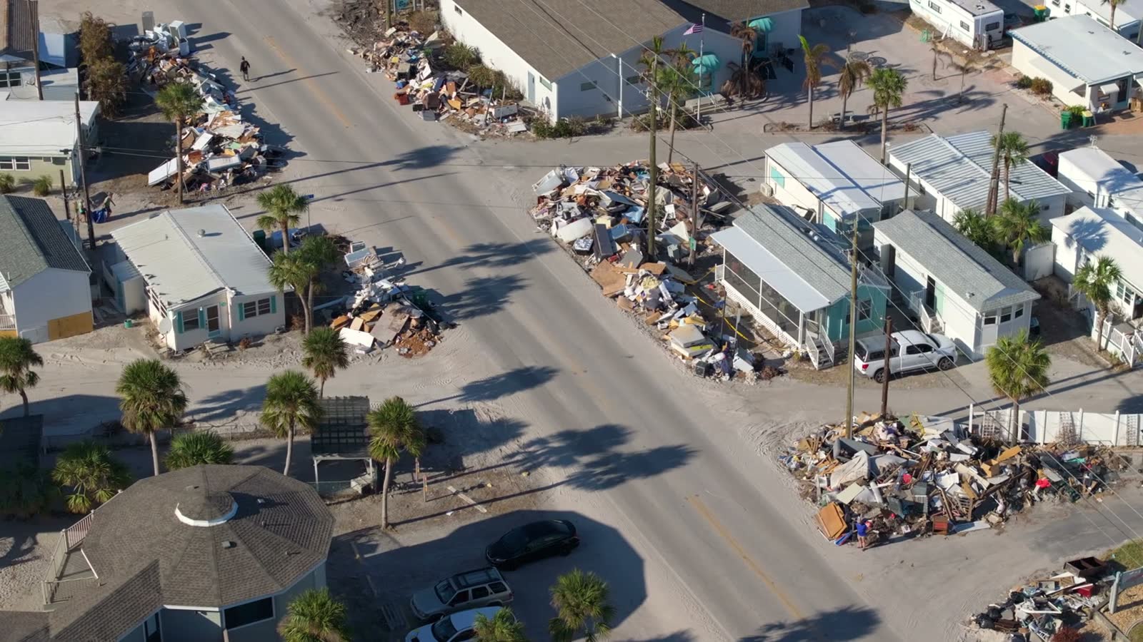 hurricane-milton-on-manasota-key-in-englewood-flor.mp4