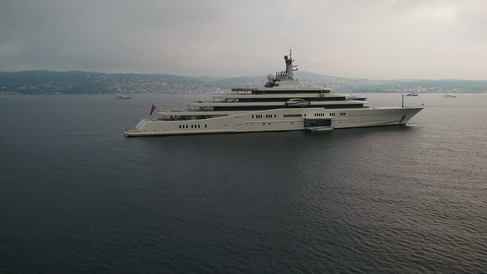 large-luxurious-expensive-yacht-sailing-vessel-fl.mp4