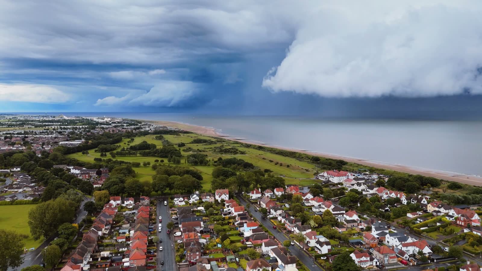 looming-storm-over-the-seaside-town-of-skegness-e.mp4