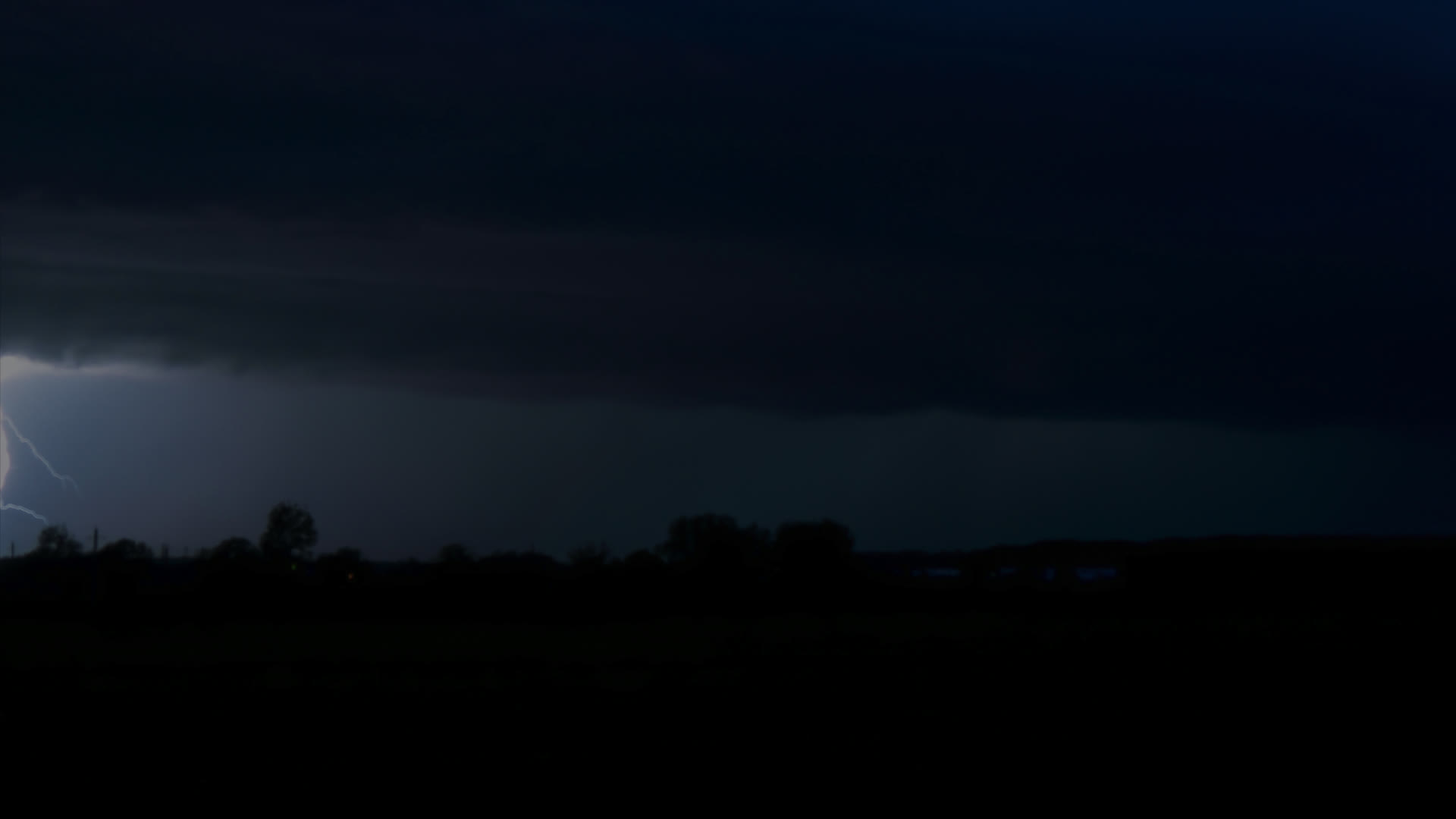 thunderstorm-at-night.mp4