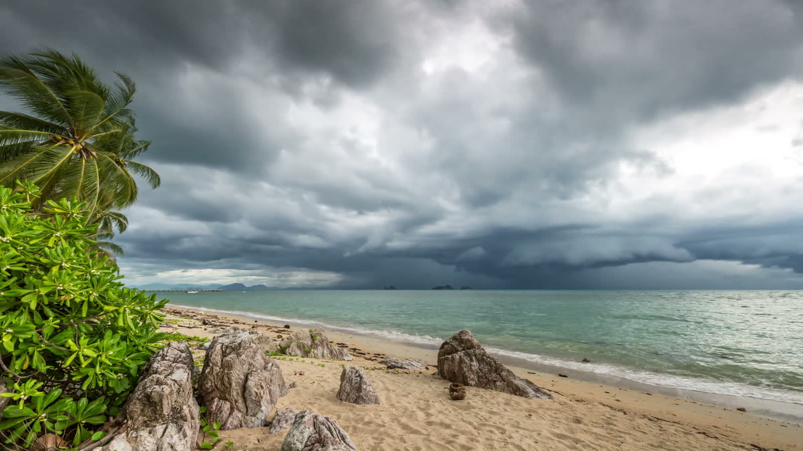 thunderstorm-beach.mp4