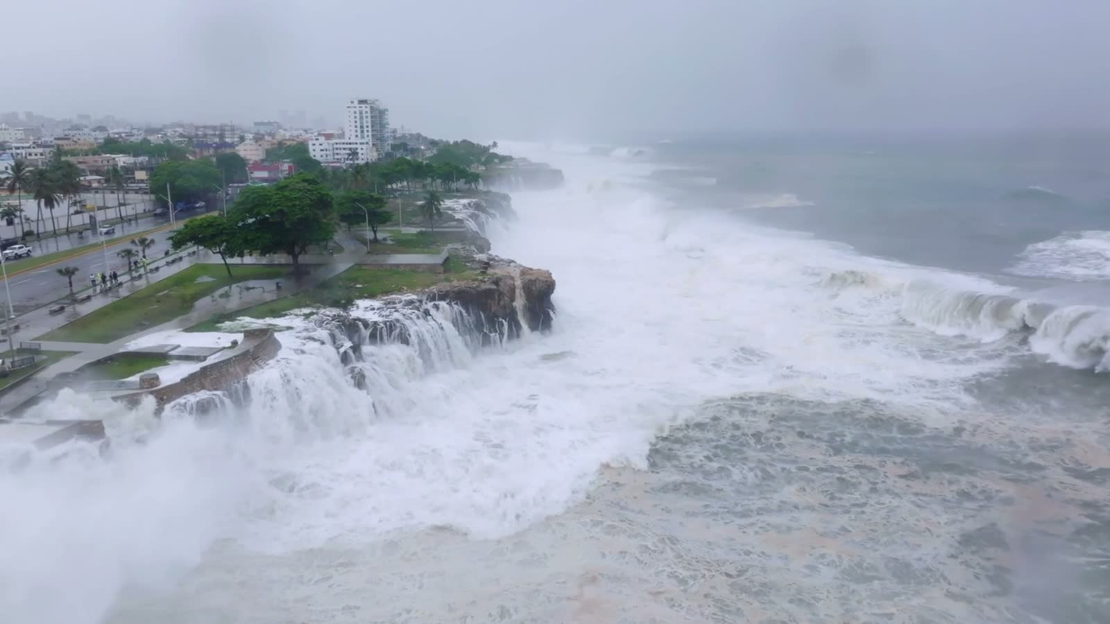 waves-crash.mp4