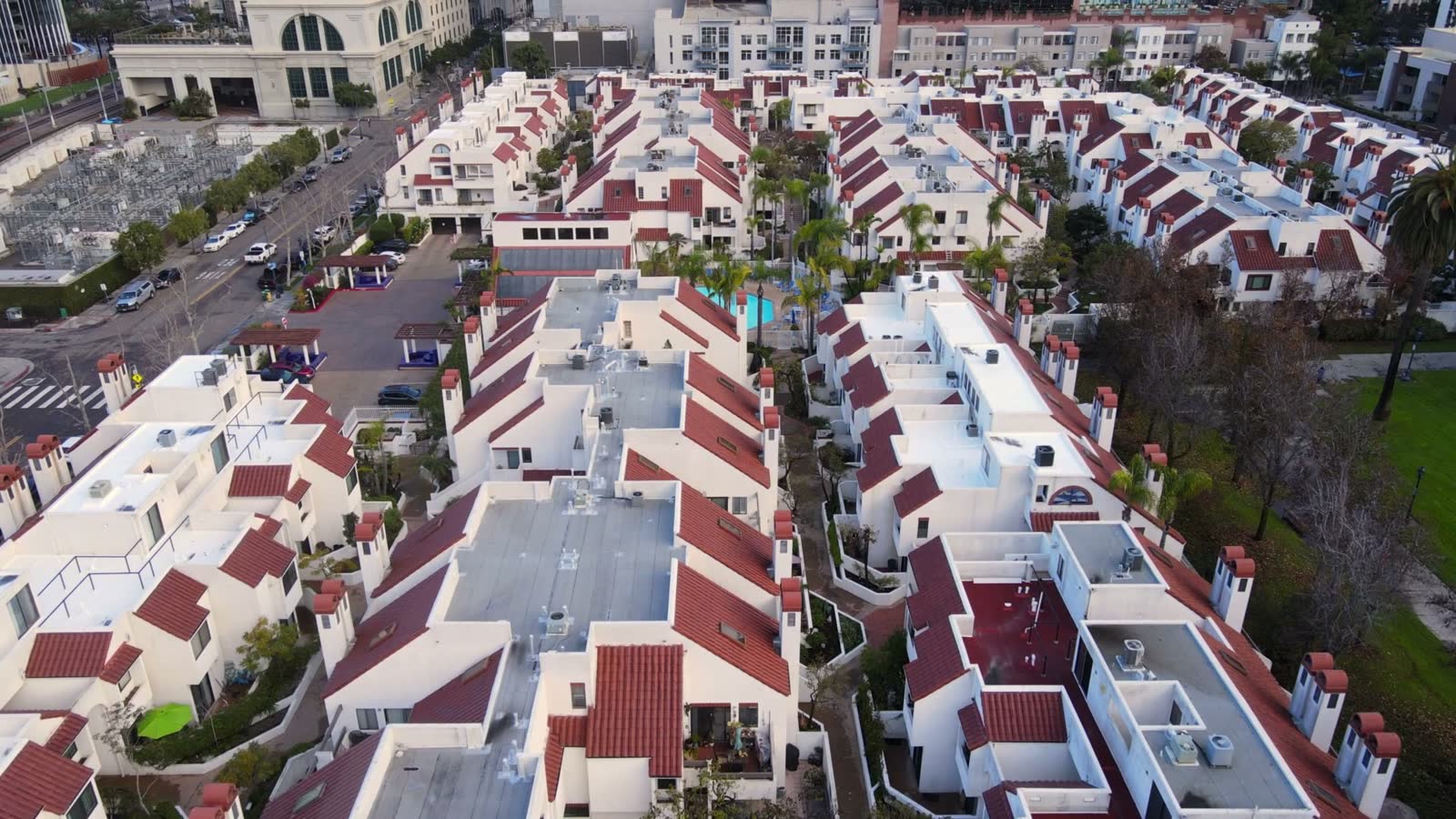 iconic-park-row-condo-complex-in-downtown-san-dieg.mp4