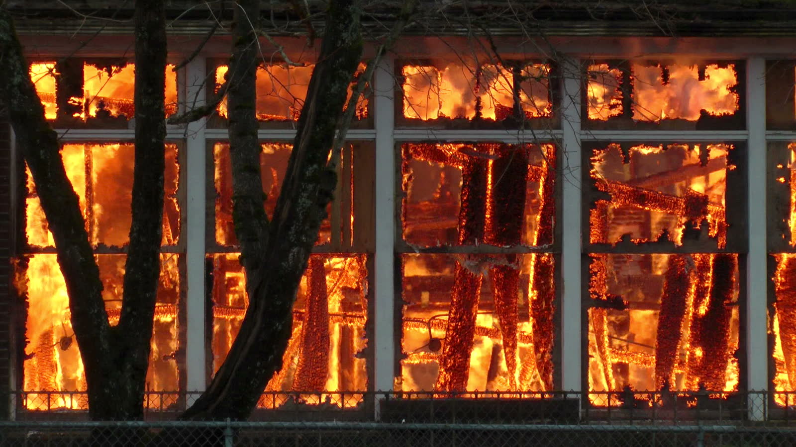 fire-consumes-a-building-2.mp4
