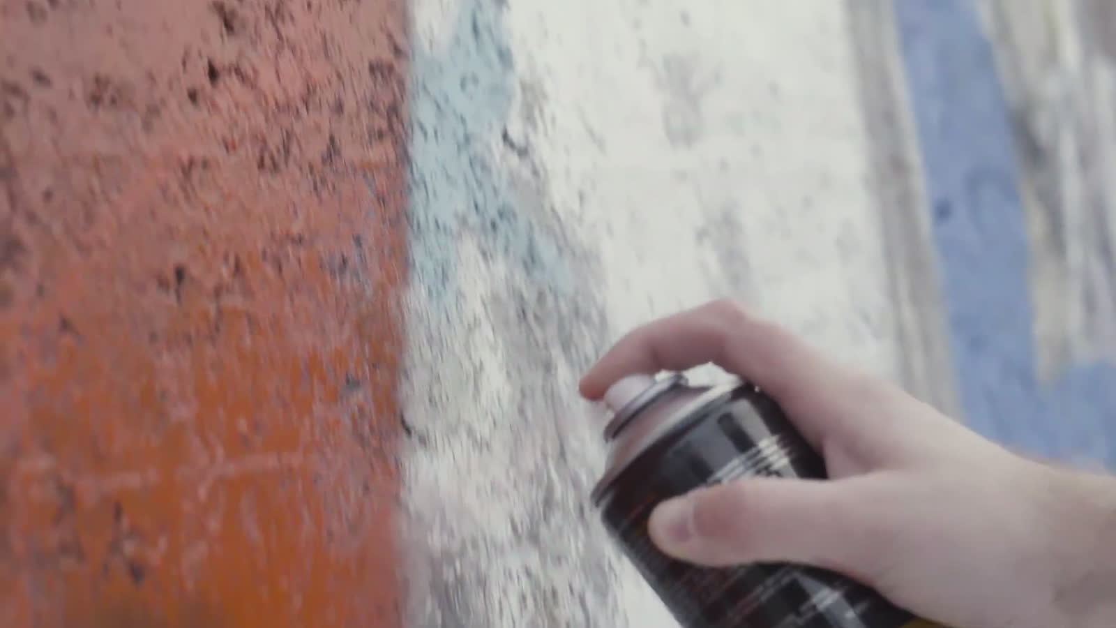 hand-using-spray-paint-can-on-graffiti-wall.mp4