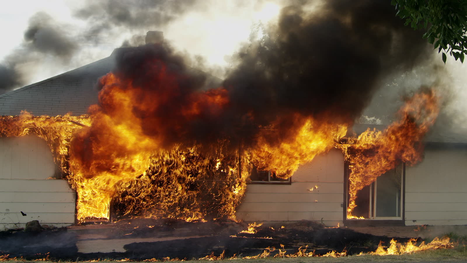 house-engulfed-in-flames-and-smoke.mp4