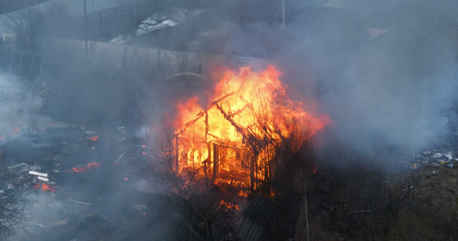 house-in-fire-loop-seamless-loopable-footage-of-t.mp4