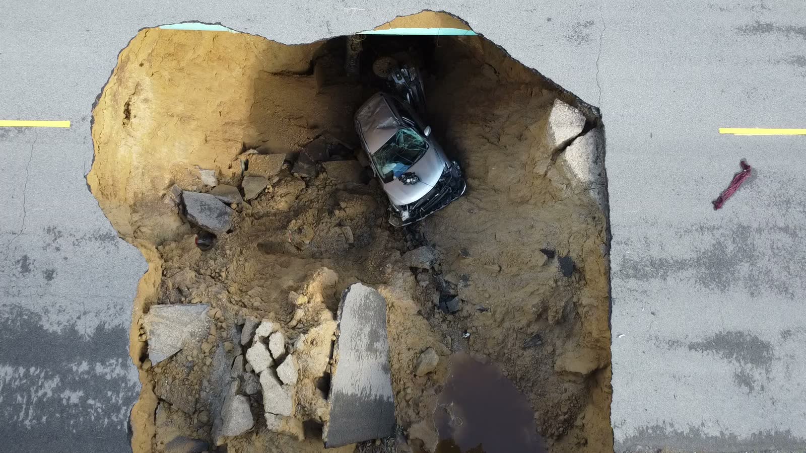 sinkhole-street.mp4