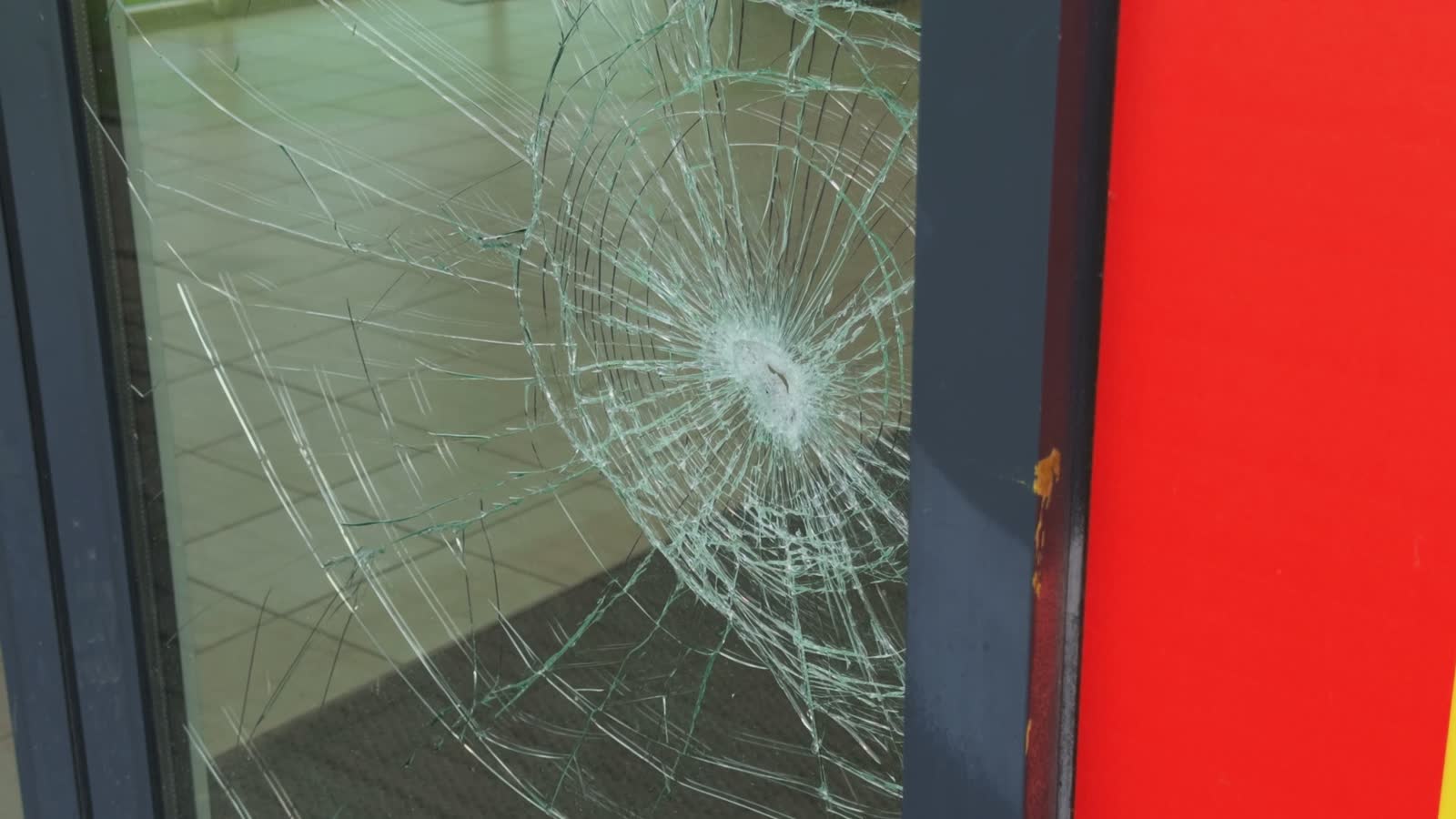 vandalism-door.mp4