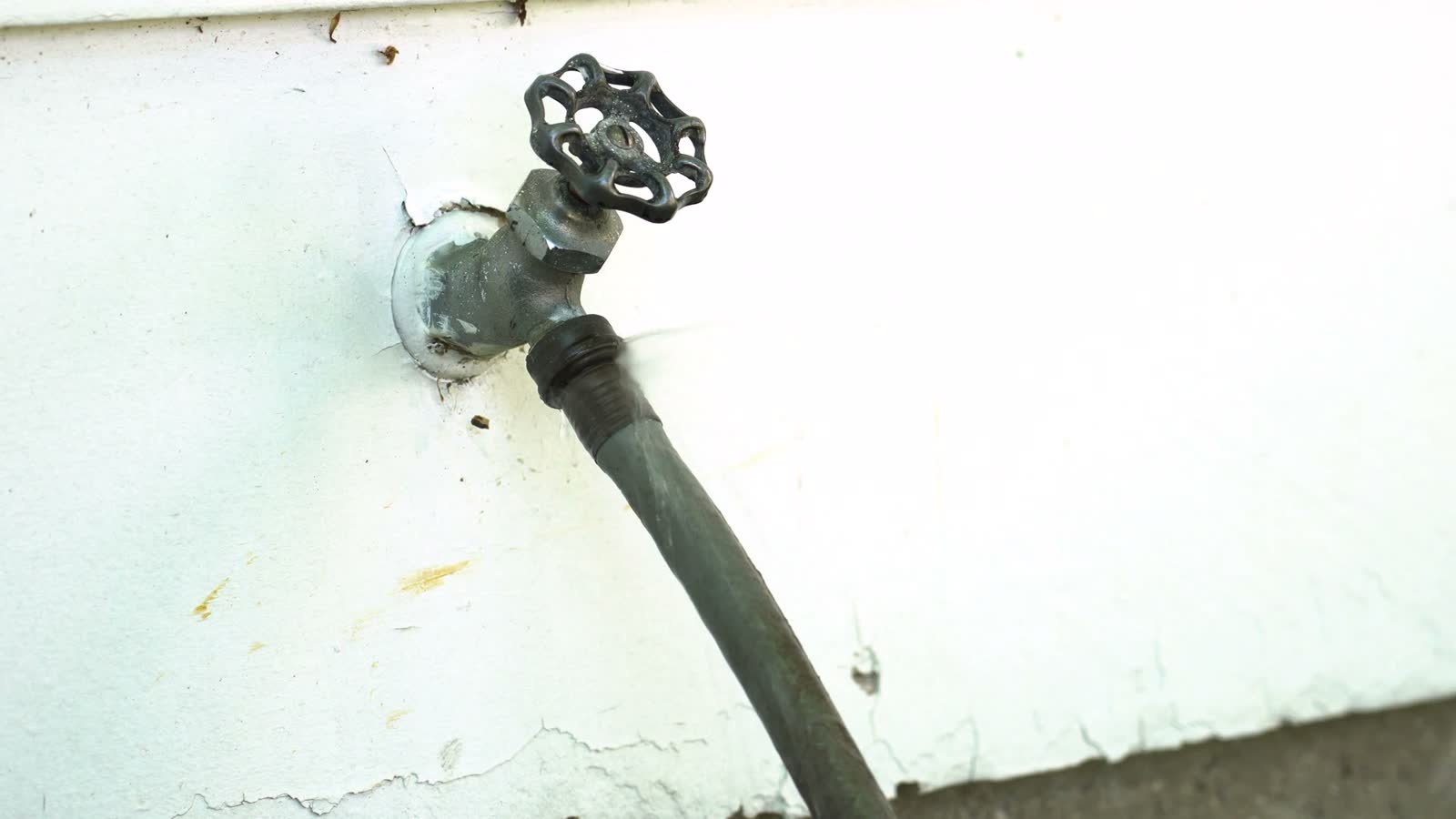 water-leaking-from-outdoor-faucet-and-hose.mp4
