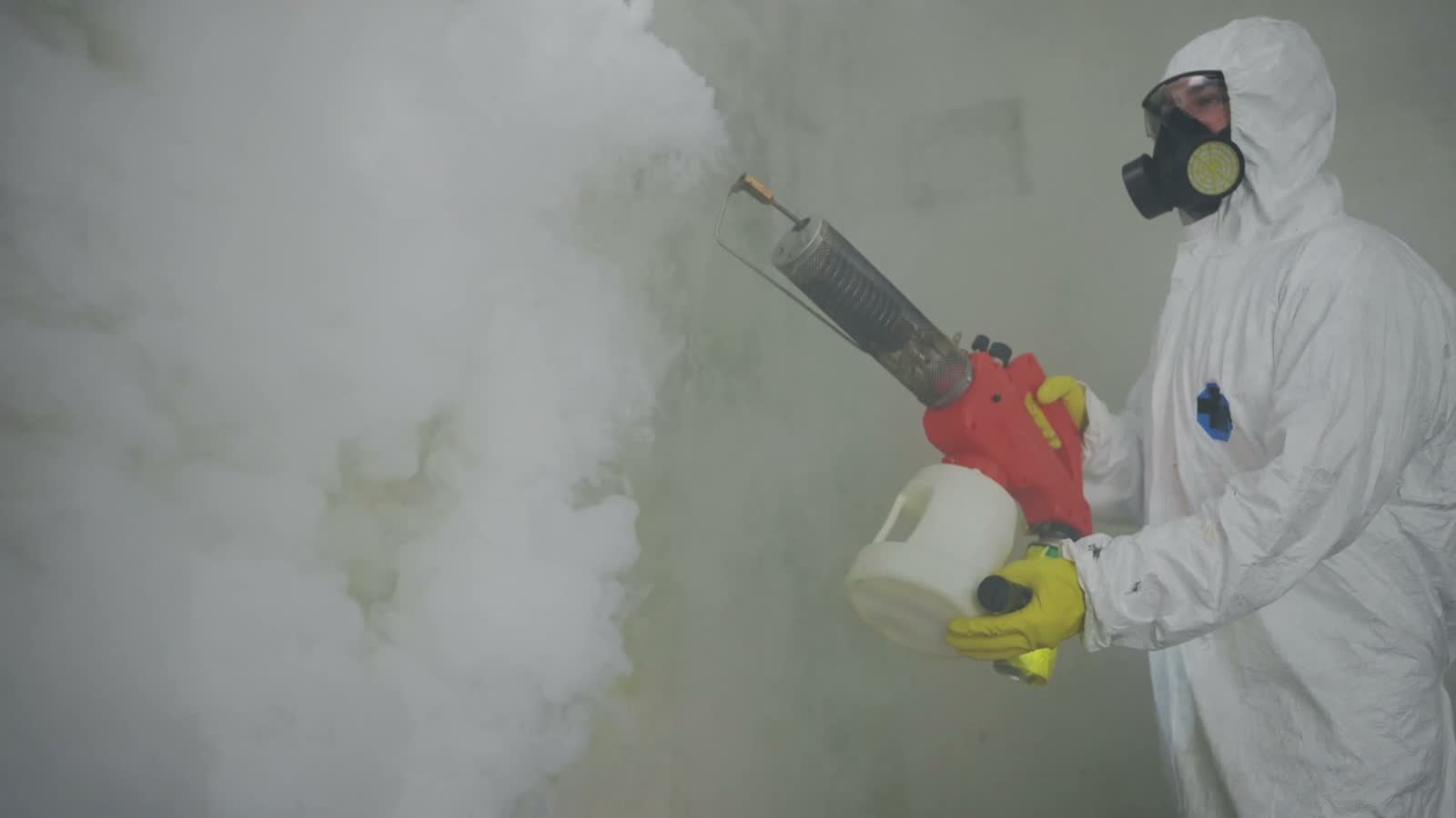 xterminator-uses-a-smoke-fumigator-to-destroy-mold.mp4