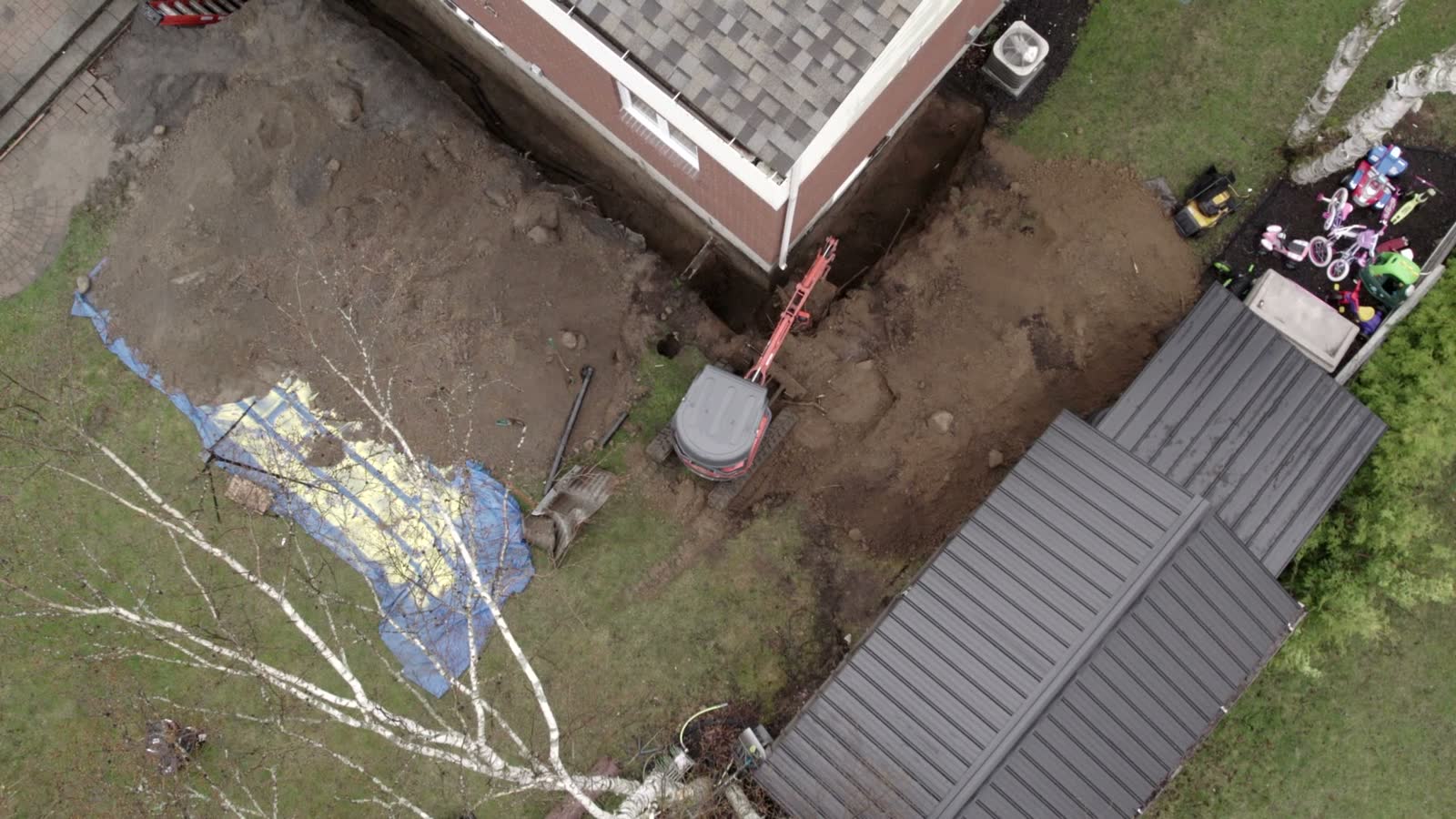 contractor-digs-up-foundation-with-mini-excavtor-f.mp4