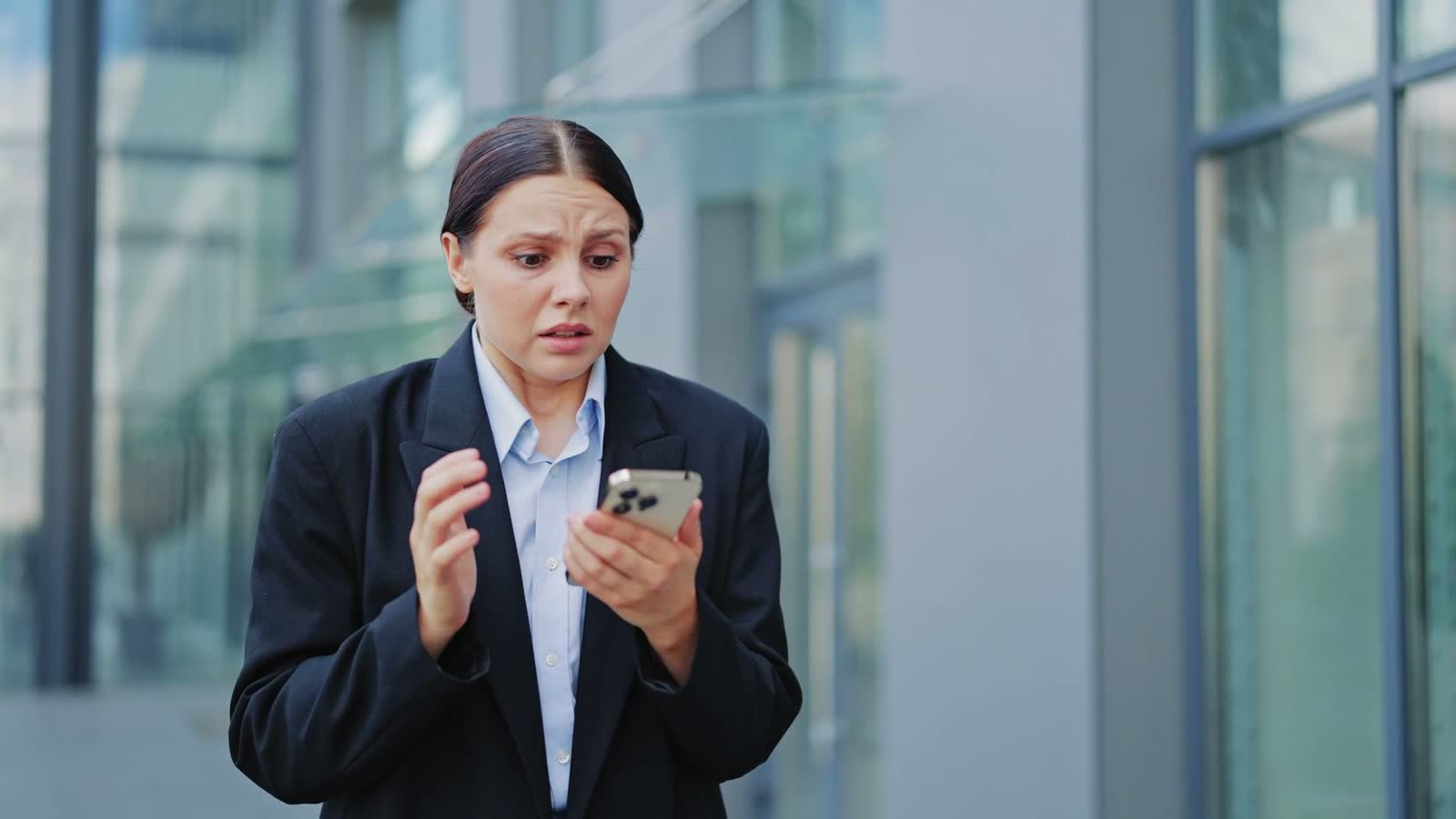 frustrated-businesswoman-reacting-to-bad-news-on-h.mp4