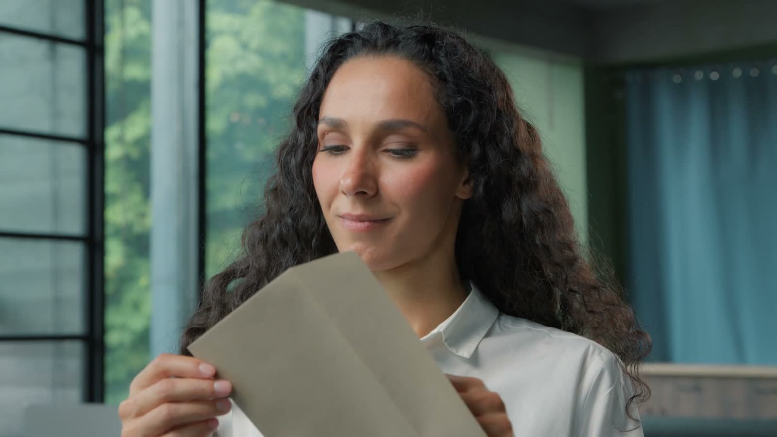 letter-woman.mp4
