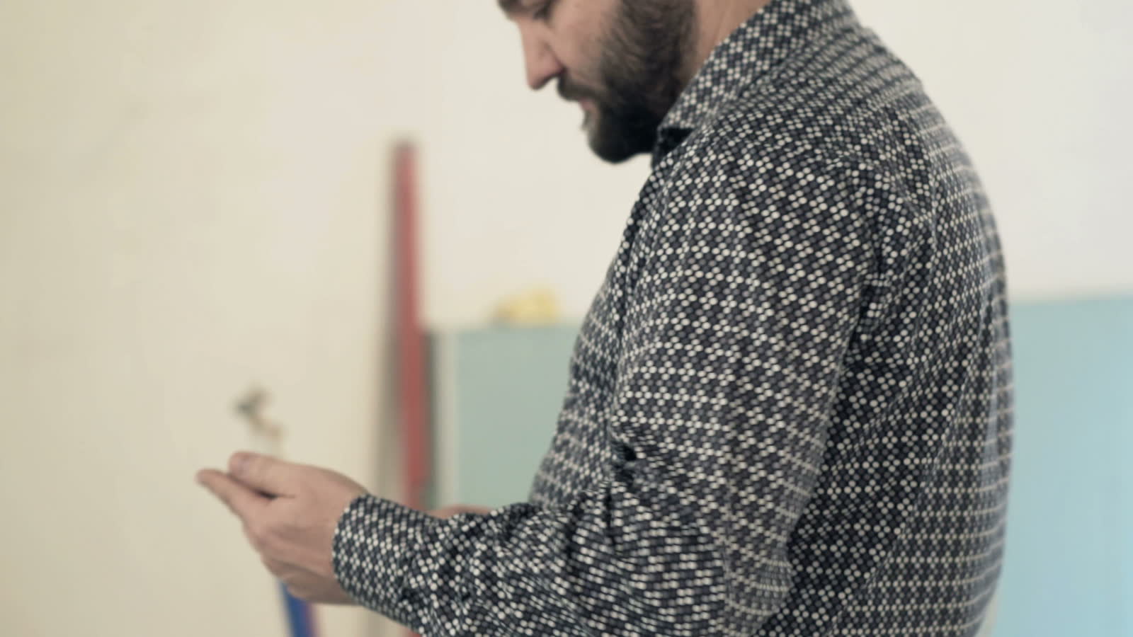 man-takes-pictures-of-new-home-with-cellphone-for.mp4