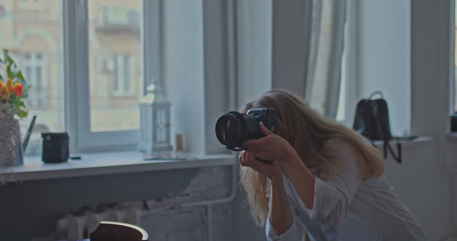 photo-woman-camera.mp4