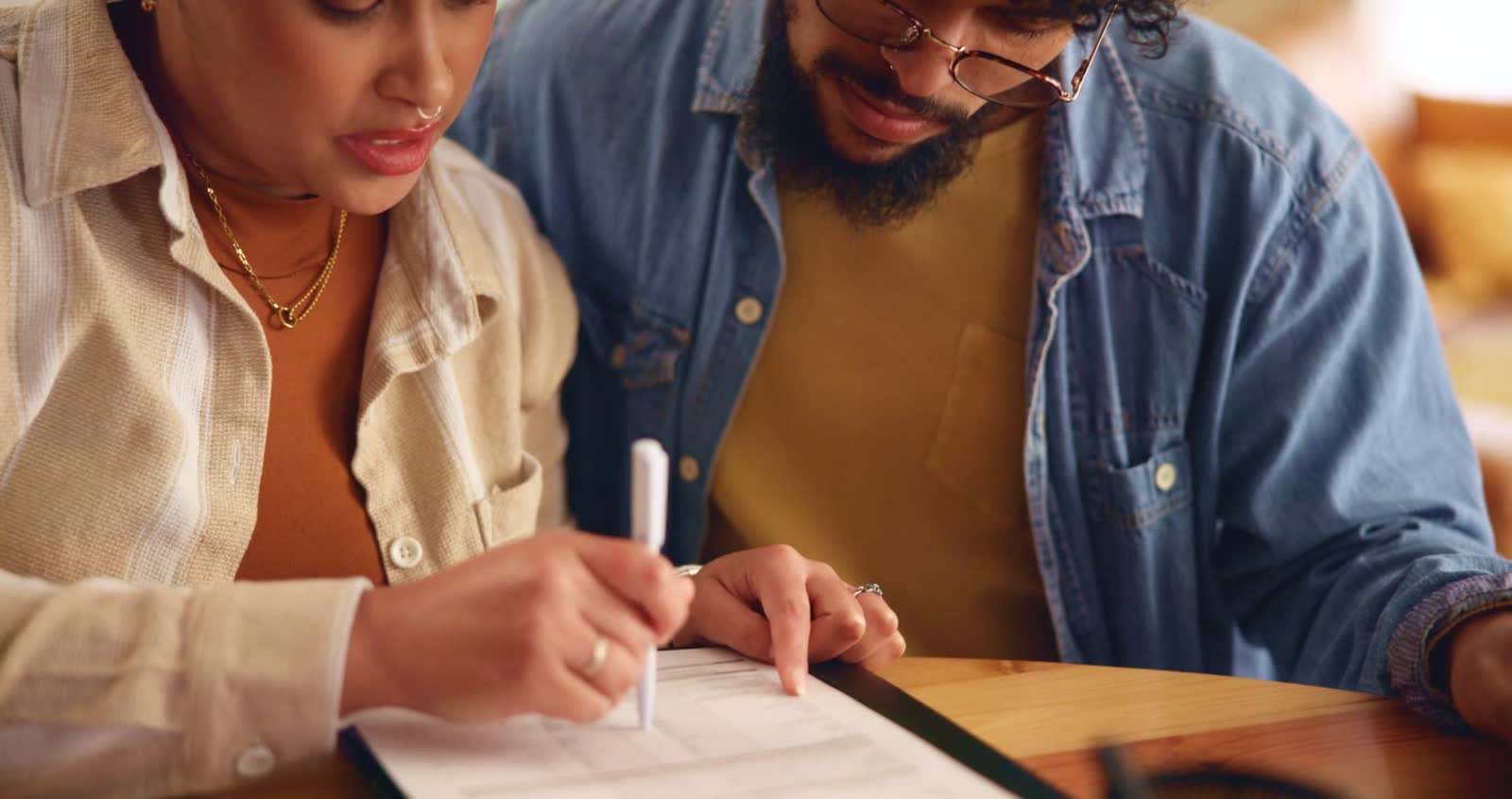 signing-couple.mp4