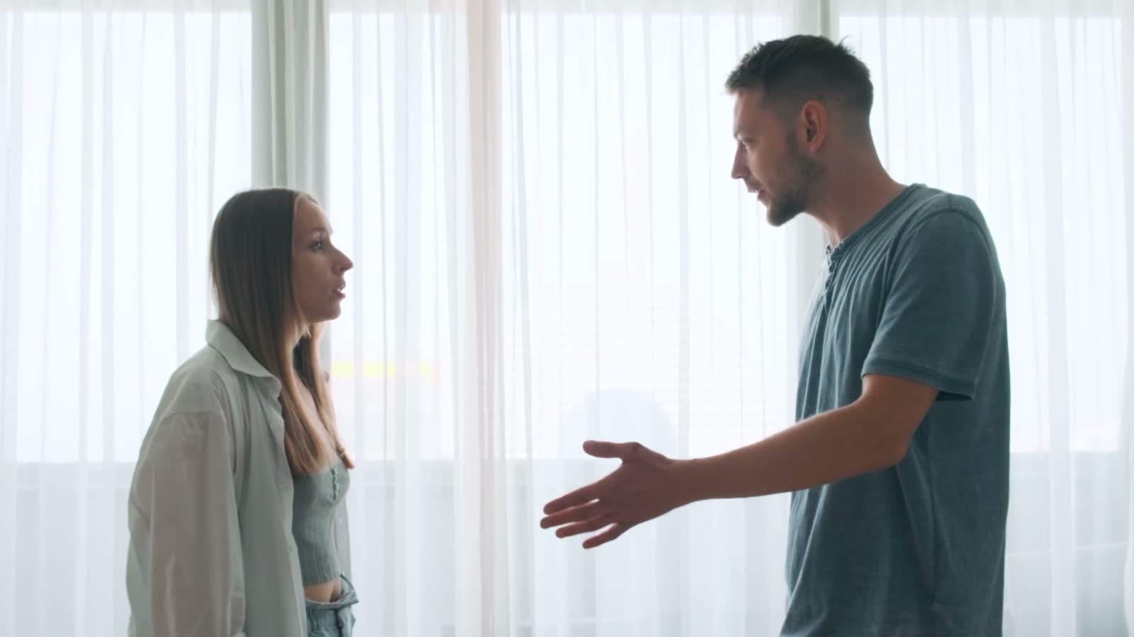 woman-arguing-with-man-during-a-tense-conversation.mp4