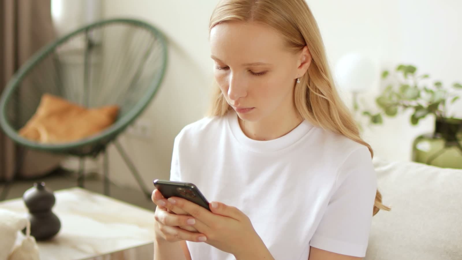 young-woman-using-smartphone-with-disappointed-rea.mp4