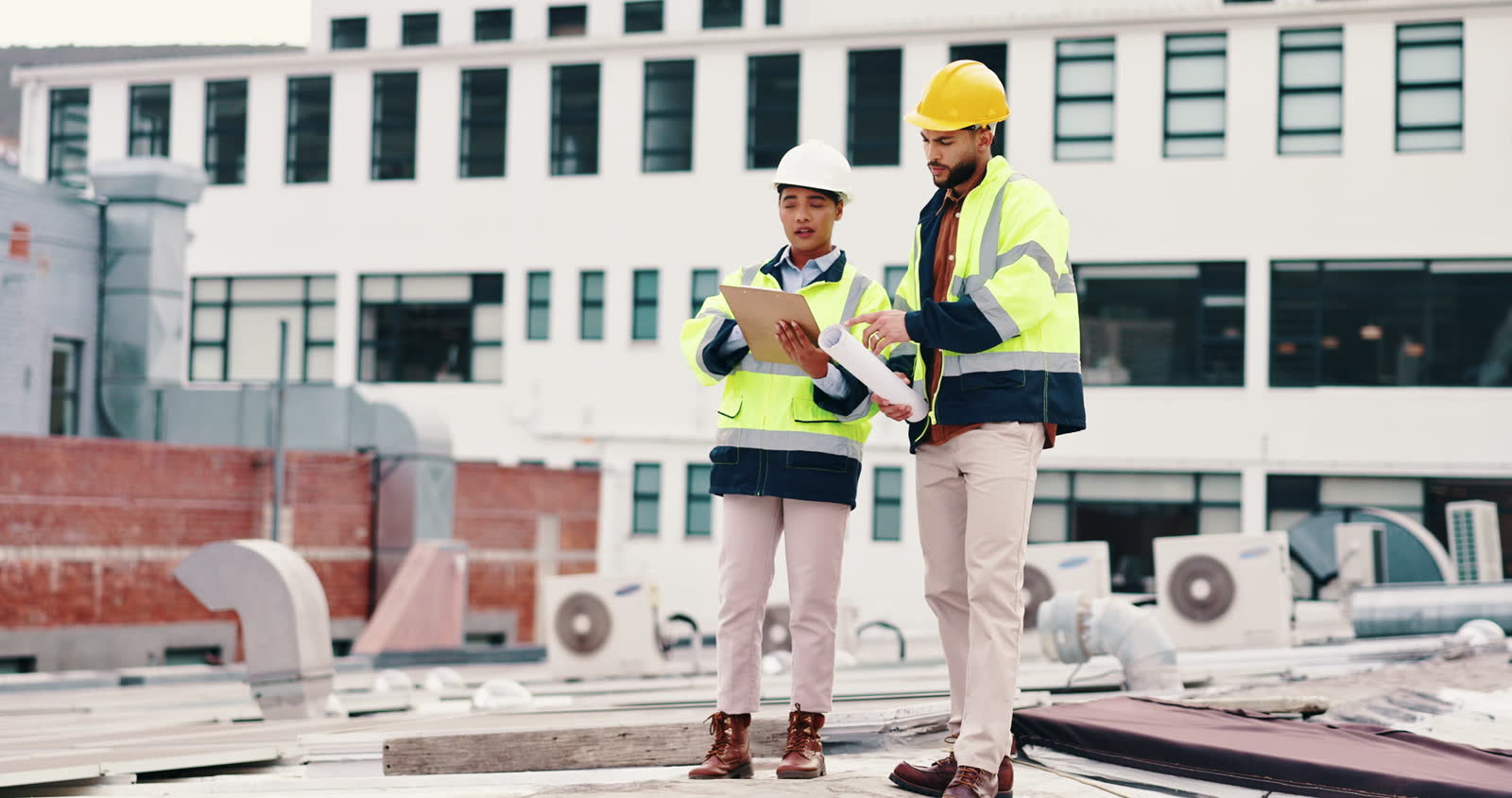 clipboard-pointing-and-rooftop-with-construction.mp4