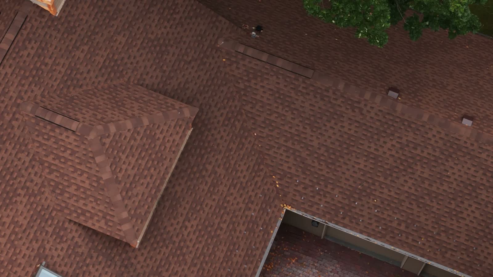 element-of-new-roof-on-an-building-shot-on-sunny-d.mp4