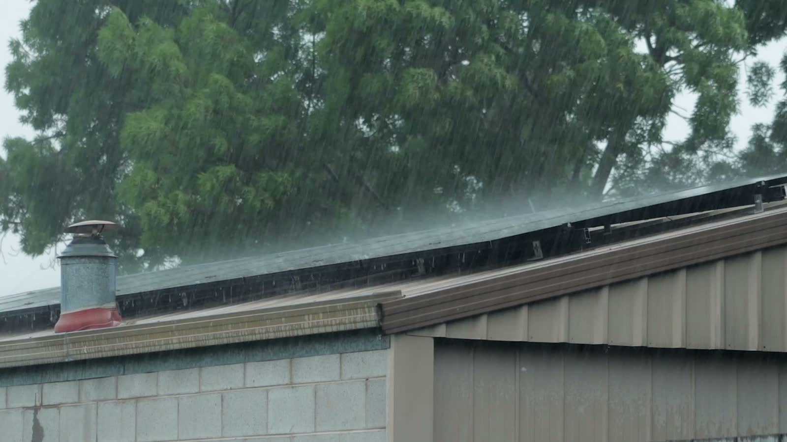 garage-shed-with-solar-panels-in-heavy-rain-storm.mp4