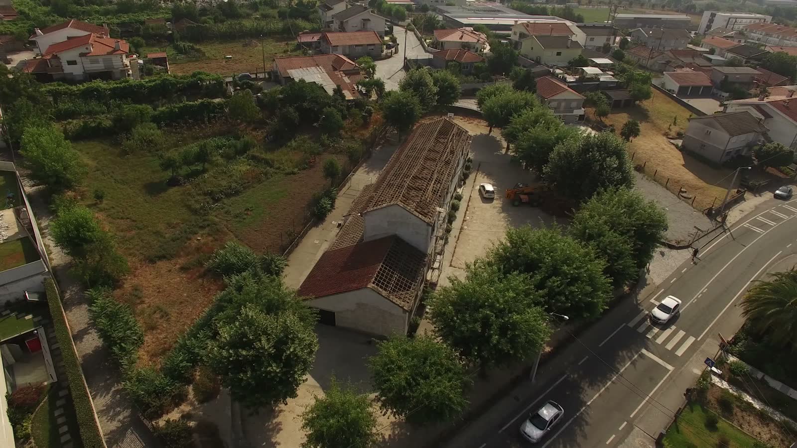 new-house-roof-roofing-construction-roofer-on-new.mp4