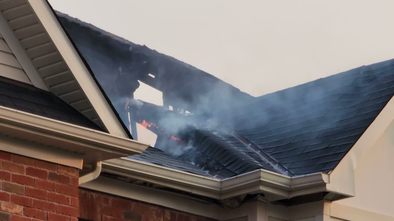 roof-of-residential-houses-burning-in-neighborhood.mp4