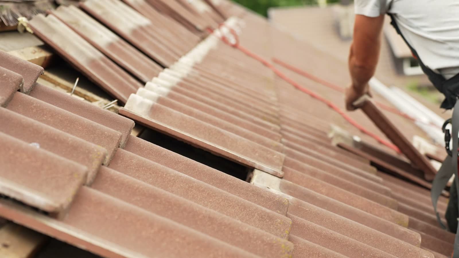 roof-tile-repair2.mp4