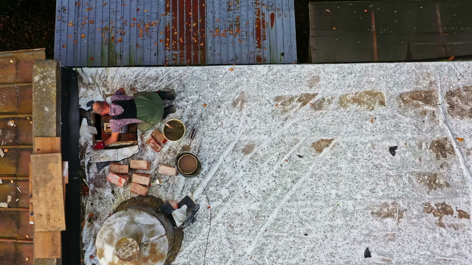 roofer-building-chimney-with-bricks-on-roof.mp4