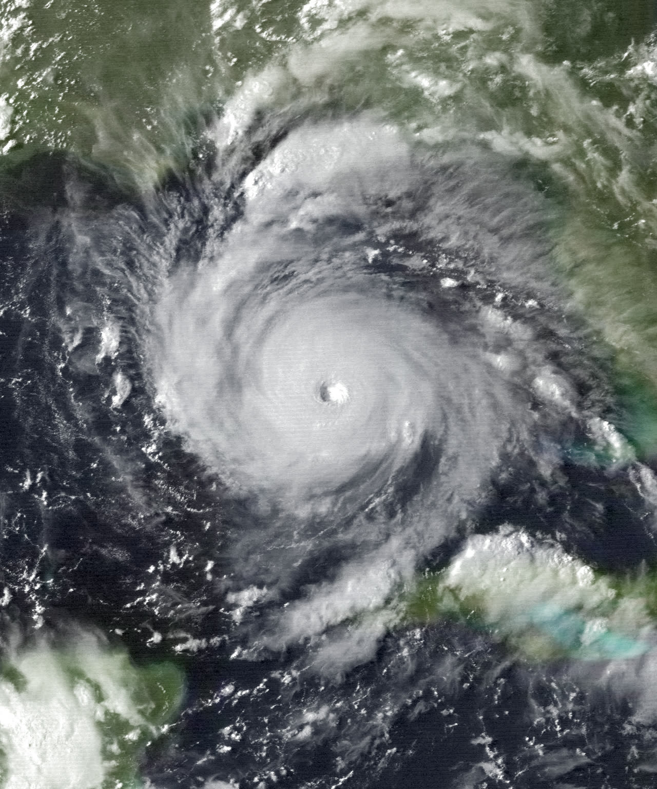Andrew re-intensifying in the Gulf of Mexico en route to Louisiana, August 25, 1992